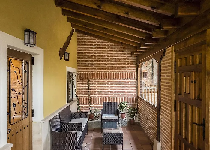 Hotell Rural El Yunque Santibanez de la Pena