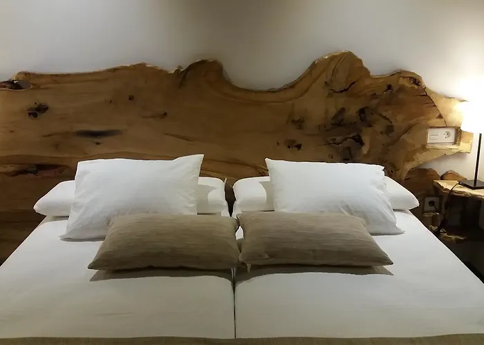 Hotell Rural El Yunque Santibanez de la Pena